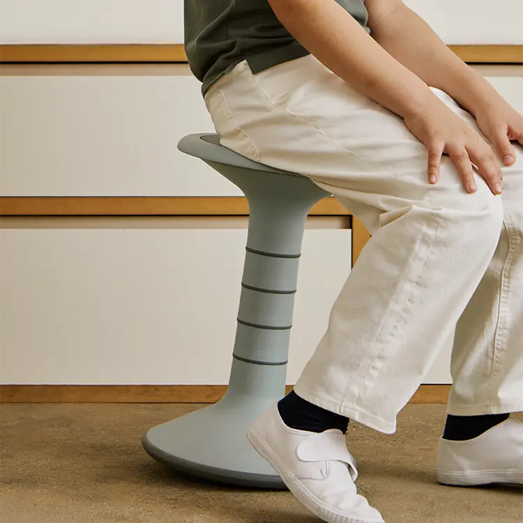 Ricochet_Wobble_Stool_sit.webp